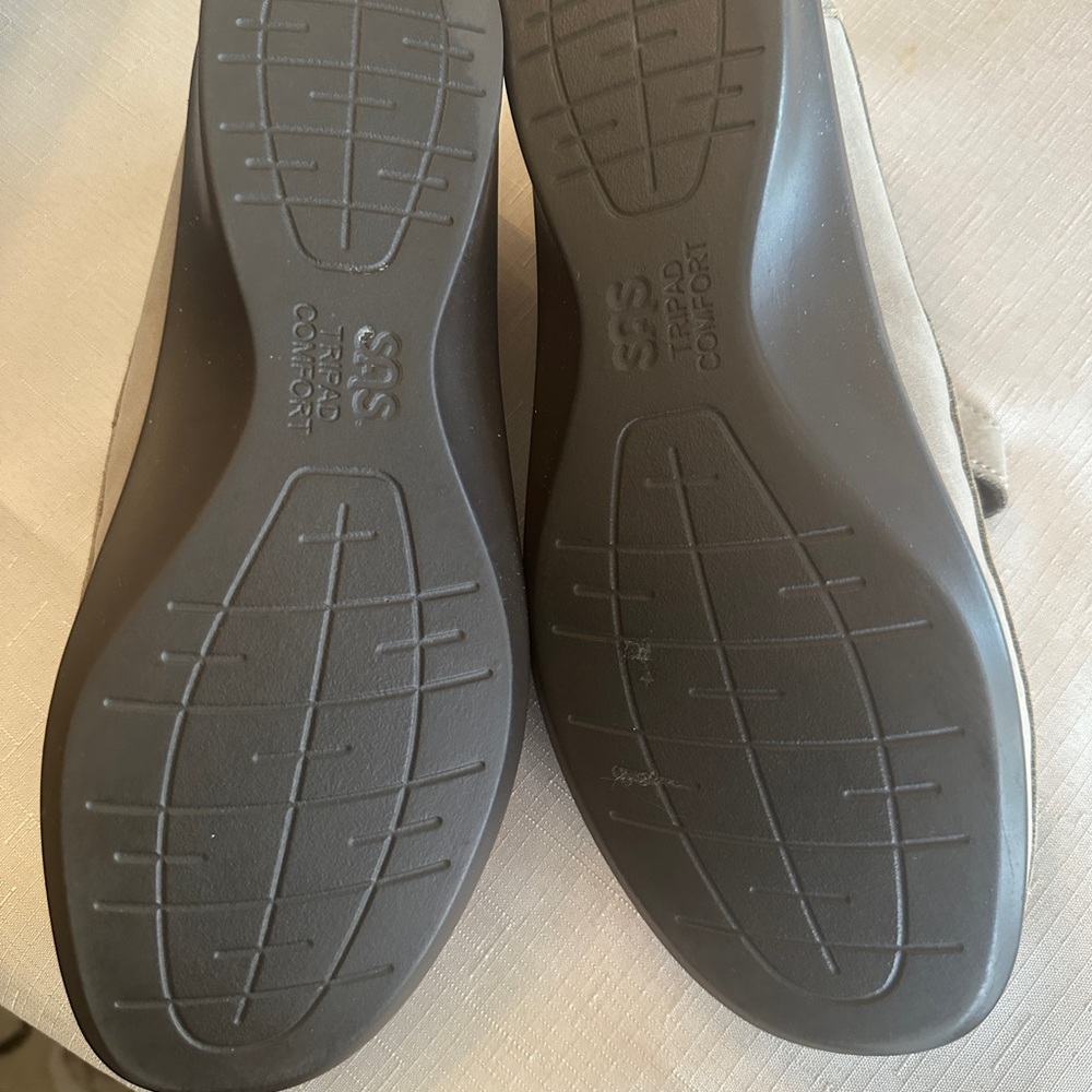 SAS Ladies Beige Leather Shoes - Picture 2 of 4